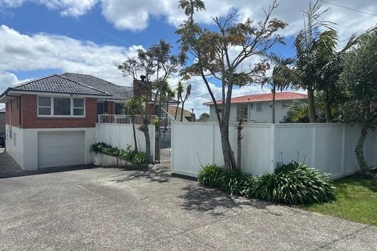 Photo of property in 84 Aberdeen Road, Campbells Bay, Auckland, 0620