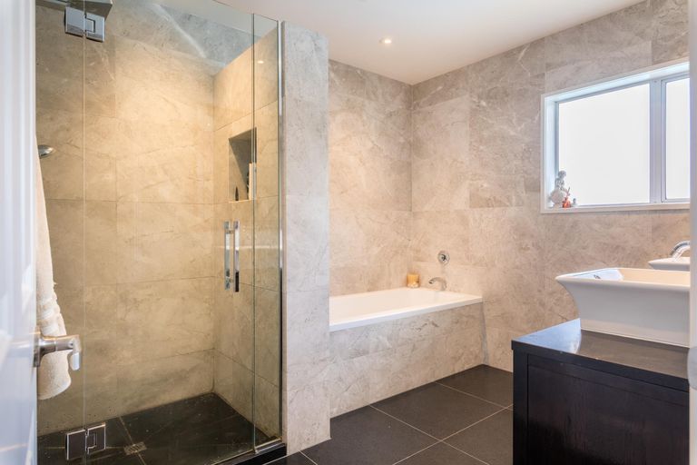 Photo of property in 6 Deanna Drive, West Harbour, Auckland, 0618