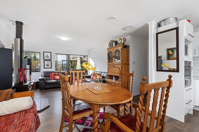 Photo of property in 2/6 Orton Street, Glenfield, Auckland, 0627