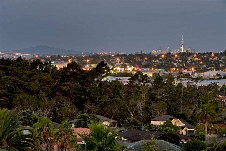 Photo of property in 10 San Lorenzo Rise, Henderson, Auckland, 0612