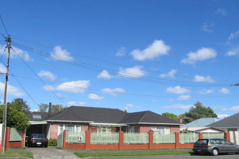 Photo of property in 2 Elm Street, Ebdentown, Upper Hutt, 5018