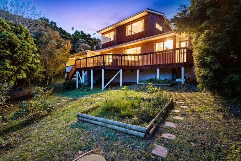 Photo of property in 1109 Scenic Drive North, Swanson, Auckland, 0816