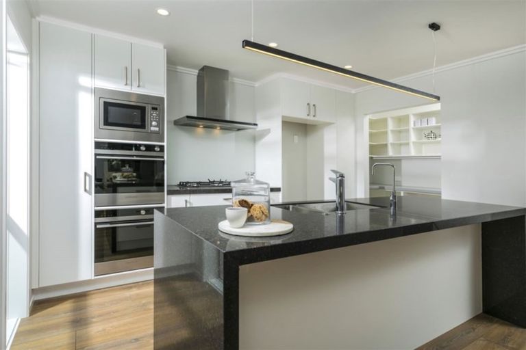 Photo of property in 17 Podgora Avenue, Kumeu, 0810