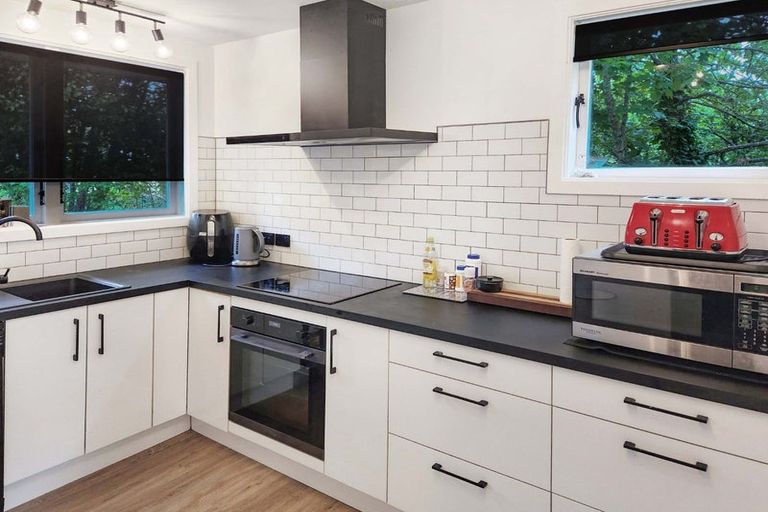 Photo of property in 2/5 Coates Grove, Silverstream, Upper Hutt, 5019