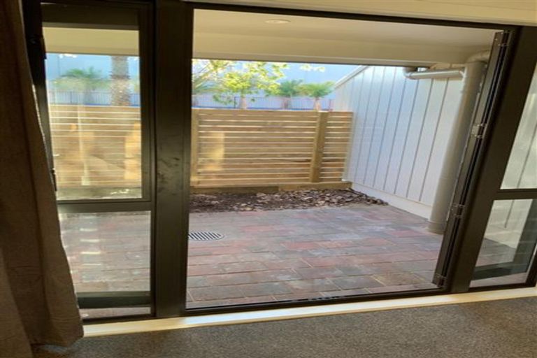 Photo of property in 27a/30 Westward Ho, Glen Eden, Auckland, 0602