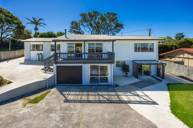 Photo of property in 4/89a Royal Road, Massey, Auckland, 0614