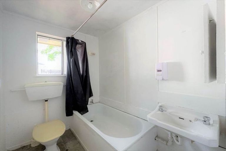 Photo of property in 1/76 Portage Road, New Lynn, Auckland, 0600