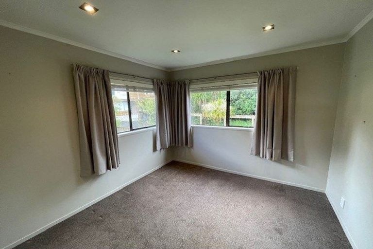 Photo of property in 1/15 Telephone Road, Birkenhead, Auckland, 0626
