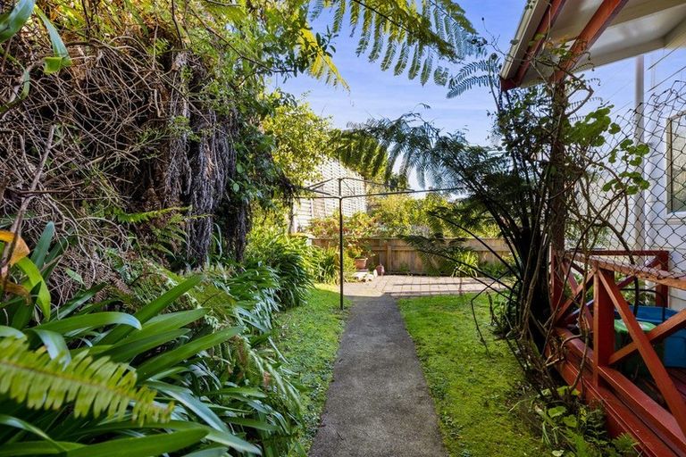 Photo of property in 2/19 Kenmore Street, Westown, New Plymouth, 4310