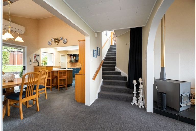 Photo of property in 8 Denholm Road, Hospital Hill, Napier, 4110