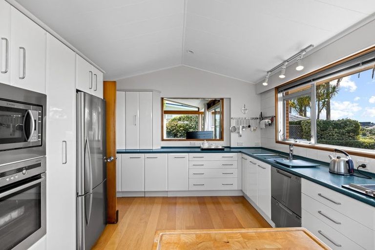 Photo of property in 30 Upper Chelverton Drive, Red Beach, 0932