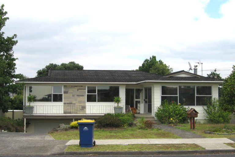 Photo of property in 30 Sartors Avenue, Northcross, Auckland, 0630