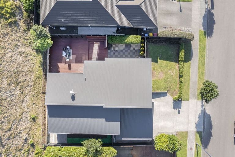 Photo of property in 32 Tongariro Drive, Aotea, Porirua, 5024