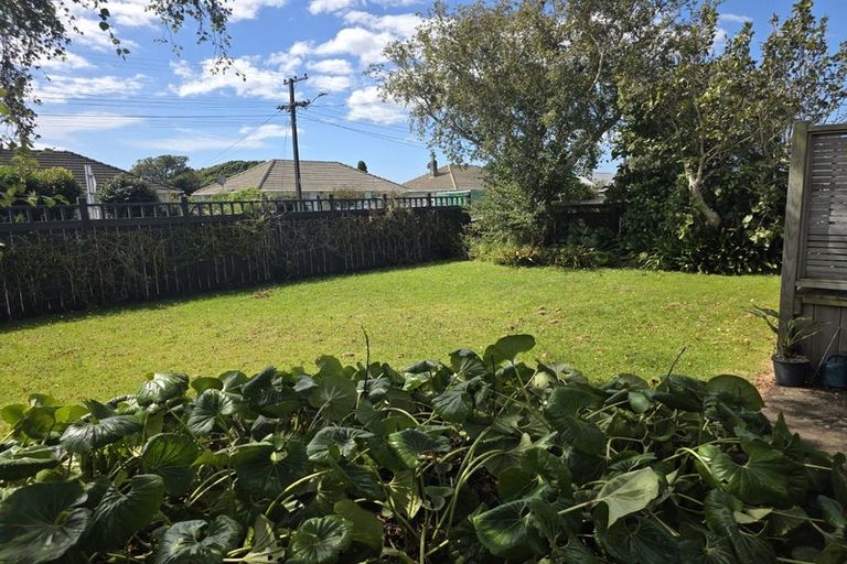 Photo of property in 8 Karaka Street, Merrilands, New Plymouth, 4312