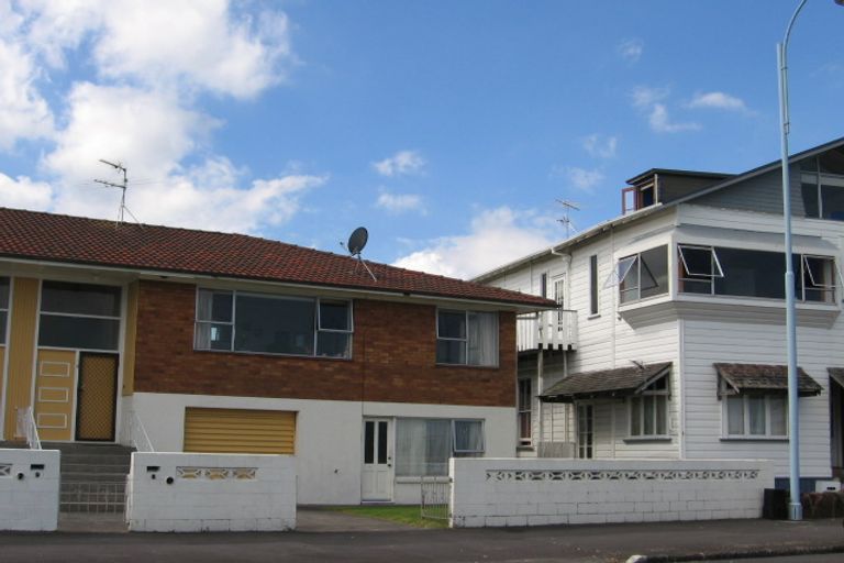 Photo of property in 2/9 Queens Parade, Devonport, Auckland, 0624