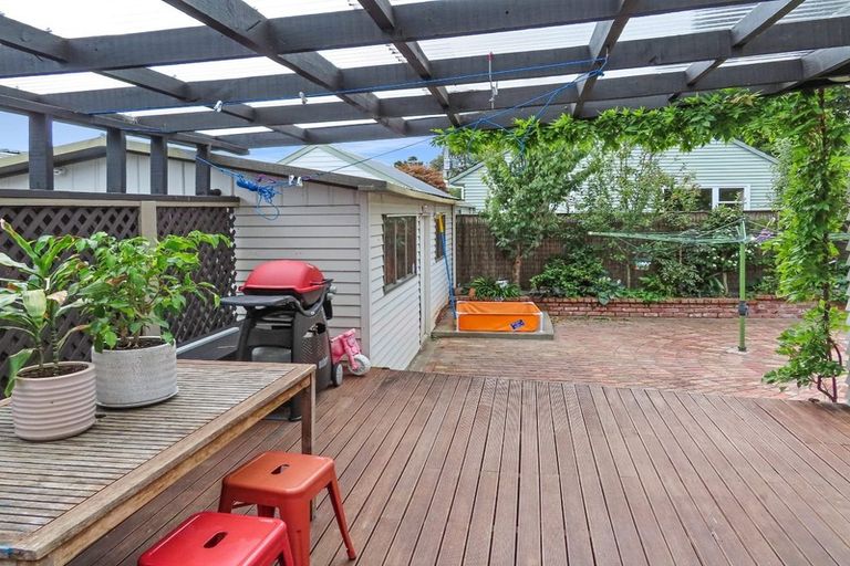 Photo of property in 43 Saint Ronans Avenue, Waterloo, Lower Hutt, 5011