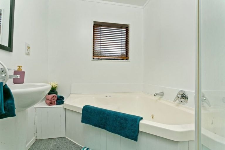 Photo of property in 2/157 Spinella Drive, Bayview, Auckland, 0629