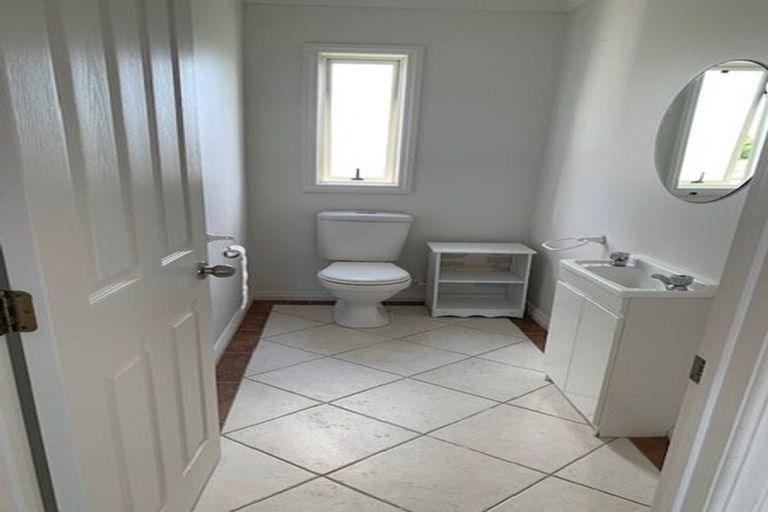 Photo of property in 2 Glastry Close, East Tamaki Heights, Auckland, 2016