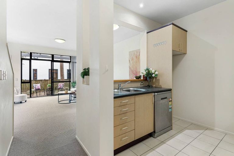 Photo of property in 118/2 Armoy Drive, East Tamaki, Auckland, 2016