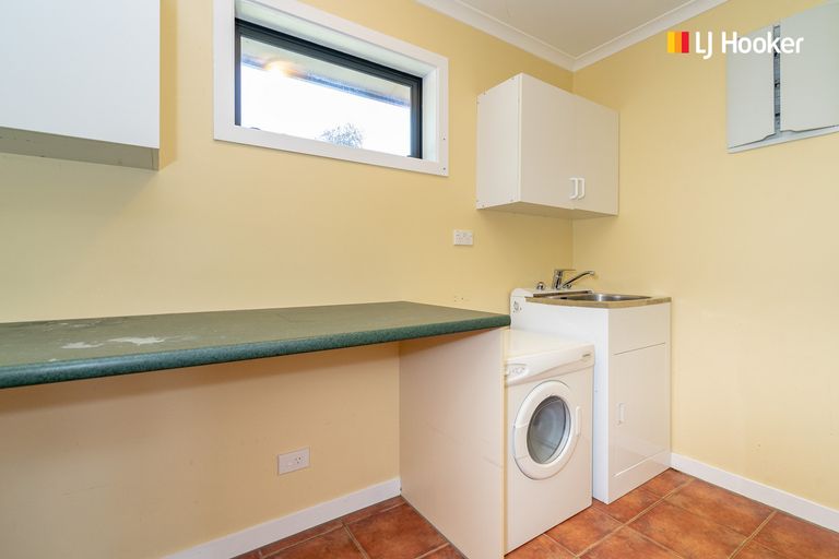 Photo of property in 1 Joshua Place, Helensburgh, Dunedin, 9010