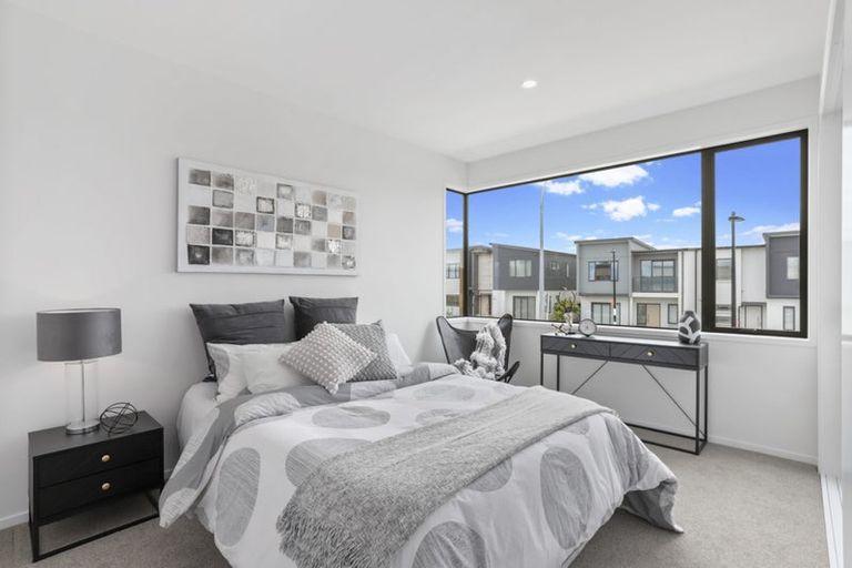 Photo of property in 1 Huljich Way, Hobsonville, Auckland, 0616