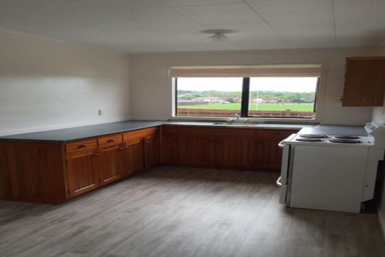 Photo of property in 2/16 Secretariat Place, Randwick Park, Auckland, 2105