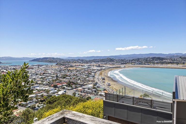 Photo of property in 10 Pari Tai Way, Houghton Bay, Wellington, 6023