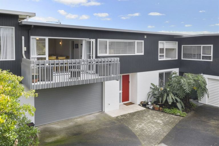 Photo of property in 2/29 Rangitoto Terrace, Milford, Auckland, 0620