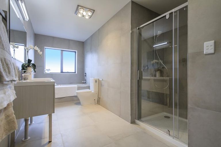 Photo of property in 29 Tawa Place, Orewa, 0931