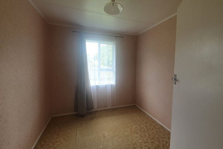 Photo of property in 1 Endeavour Street, Marfell, New Plymouth, 4310