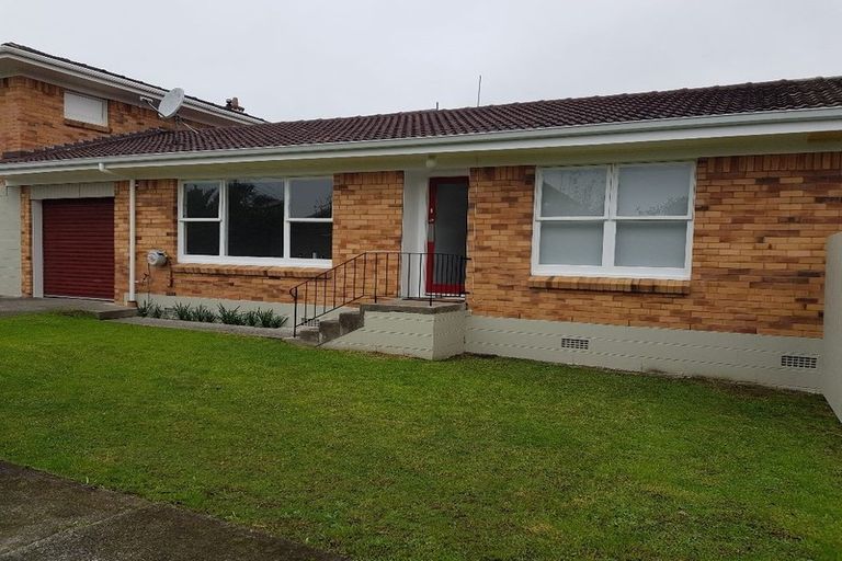 Photo of property in 2/5 Moana Avenue, Belmont, Auckland, 0622