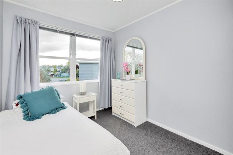 Photo of property in 9 Bodi Place, Te Atatu South, Auckland, 0610