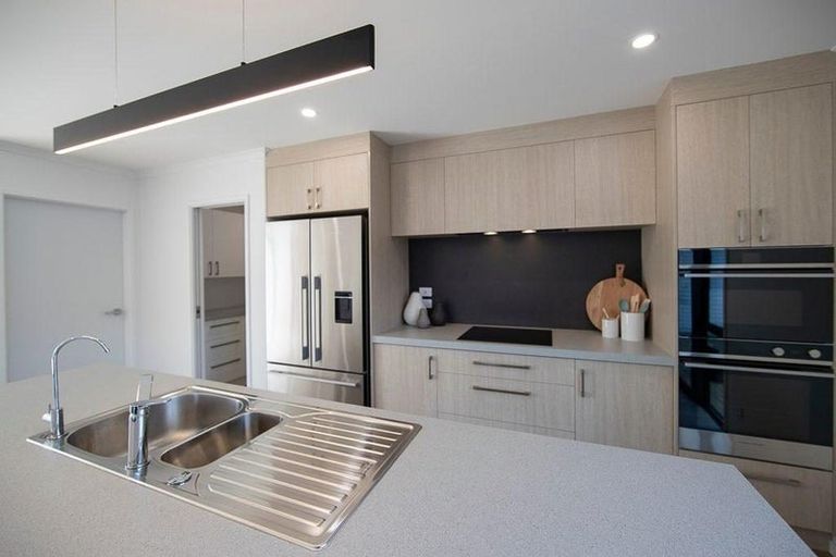 Photo of property in 24 Te Piriti Road, One Tree Point, 0118