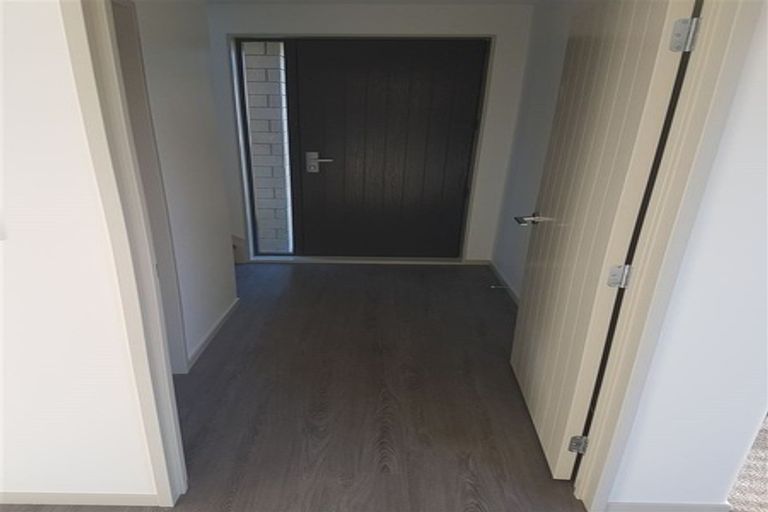 Photo of property in 33 Carole Crescent, Pakuranga, Auckland, 2010