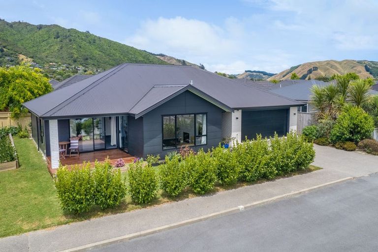 Photo of property in 12 Teiaroa Street, Waikanae, 5036