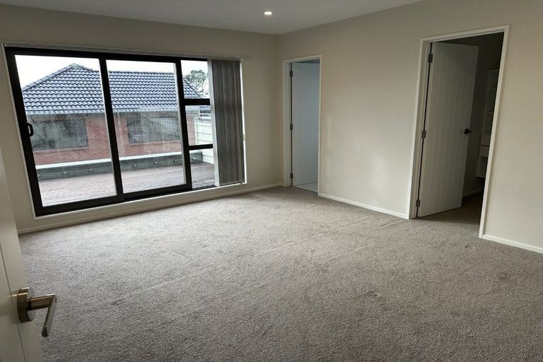 Photo of property in 3b Crystal Avenue, Glendene, Auckland, 0602