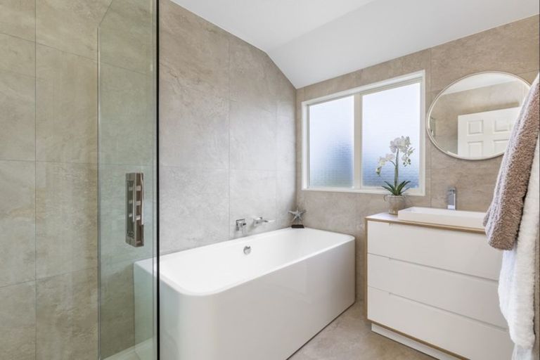 Photo of property in 26 Judd Place, Orewa, 0931