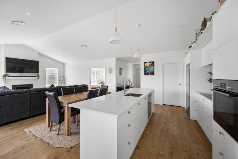 Photo of property in 17 Rangataiki Place, Te Awa, Napier, 4110