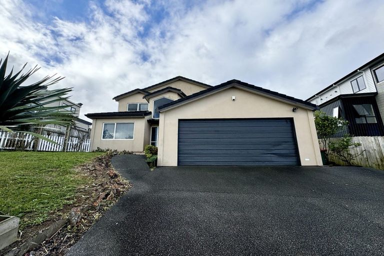 Photo of property in 4 Highgrove Lane, Totara Vale, Auckland, 0632