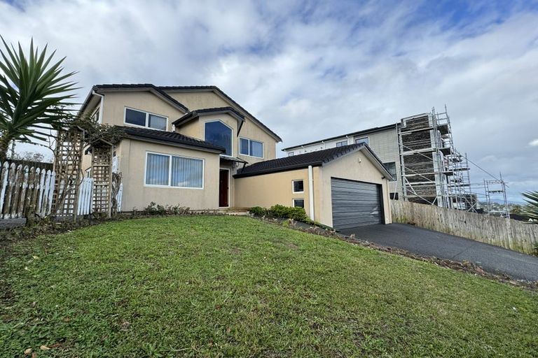 Photo of property in 4 Highgrove Lane, Totara Vale, Auckland, 0632