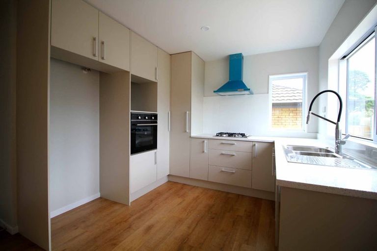 Photo of property in 6b Waddell Avenue, Point England, Auckland, 1072