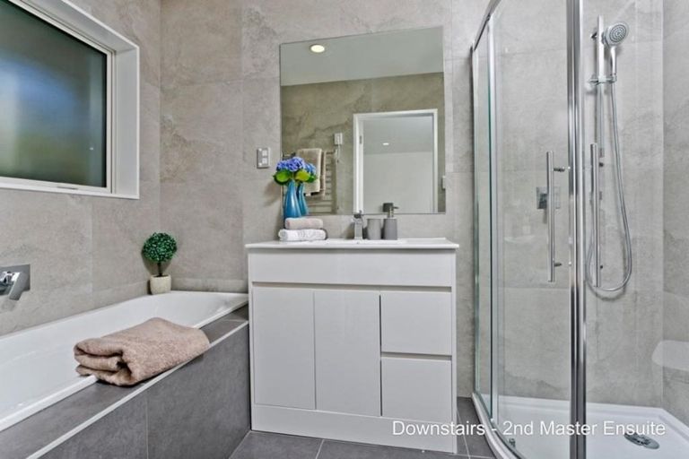 Photo of property in 7a Fuchsia Place, Birkdale, Auckland, 0626