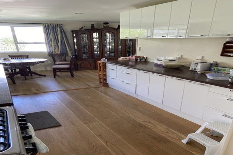 Photo of property in 13 Kerria Place, Sunnynook, Auckland, 0620