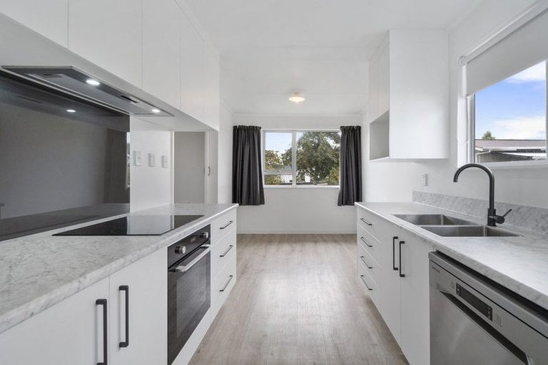 Photo of property in 28 Pinedale Parade, Milson, Palmerston North, 4414