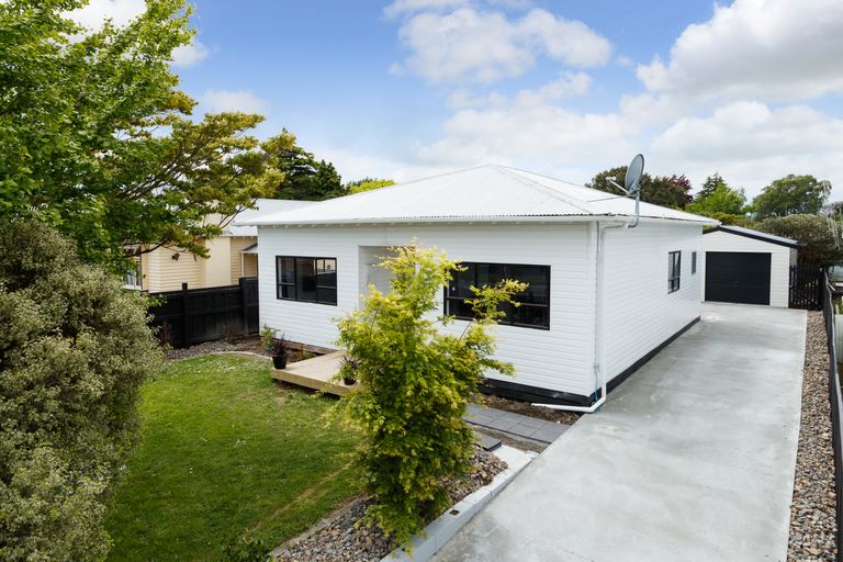 Photo of property in 43 Wood Street, Takaro, Palmerston North, 4410