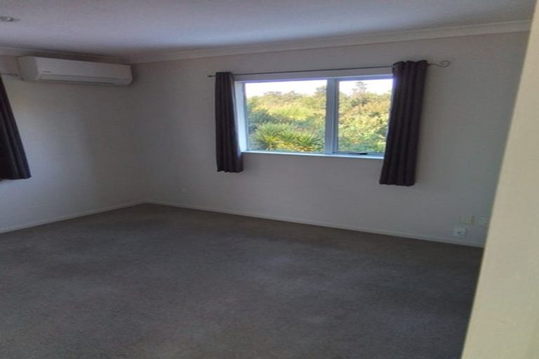 Photo of property in 2/129 Edmonton Road, Te Atatu South, Auckland, 0610