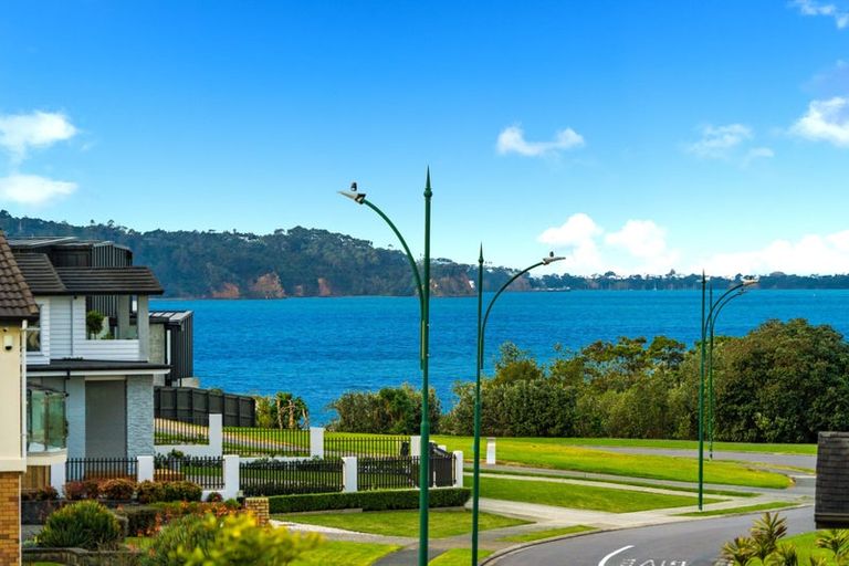 Photo of property in 35 Waimanu Bay Drive, Te Atatu Peninsula, Auckland, 0610