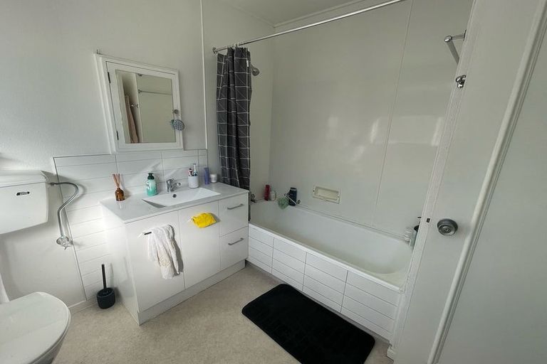 Photo of property in 34 Duchess Place, Maupuia, Wellington, 6022