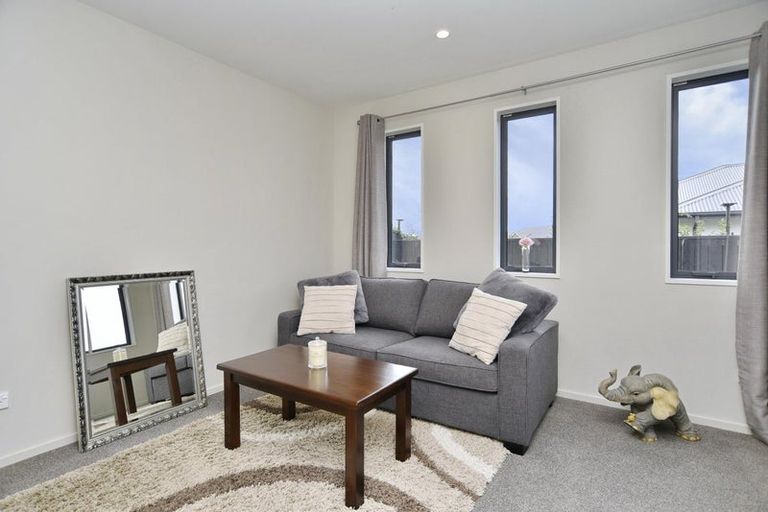 Photo of property in 2 Stratford (pvt) Way, Rangiora, 7400