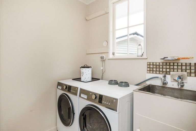 Photo of property in 4 Chilton Grove, Hokowhitu, Palmerston North, 4410